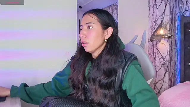 nicole samanthaa online show from 4, 10, 2025