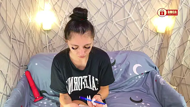 Charming LIA online show from 7, 11, 2025