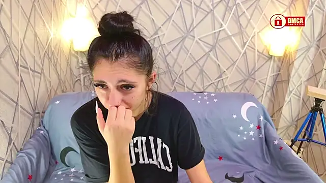 Charming LIA online show from 6, 11, 2025