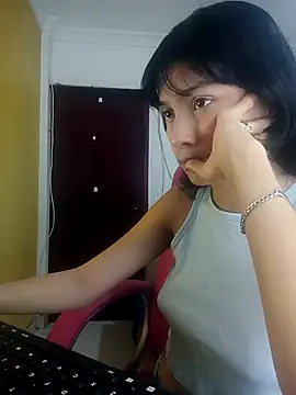 xoxo milk online show from 28, 10, 2025