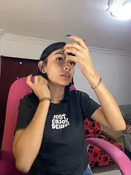 xoxo milk online show from 20, 11, 2025