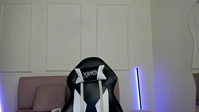 emiilyy cute online show from 24, 9, 2025