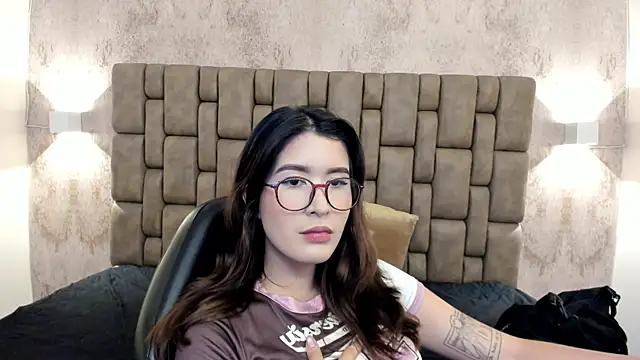 emiilyy cute online show from 2, 10, 2025