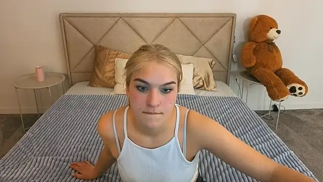 AlinaLiii online show from 5, 4, 2026