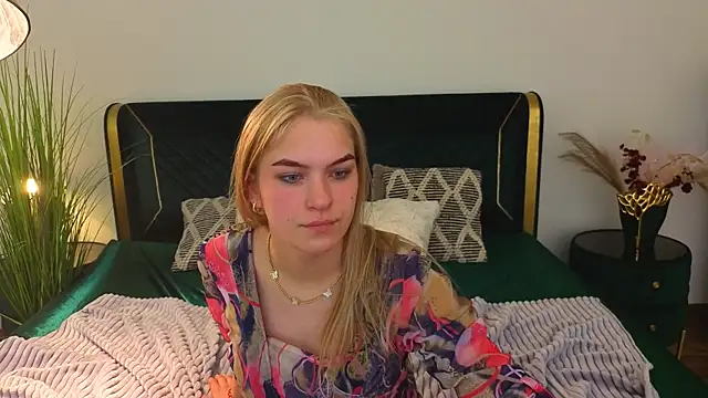 AlinaLiii online show from 15, 4, 2026