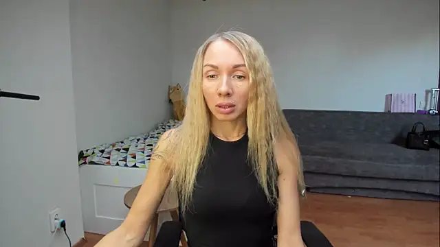Snapshot of AlisiaCat chatting on 9, 5, 2026 AlisiaCat online show from 9, 5, 2026