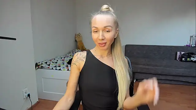 Snapshot of AlisiaCat chatting on 6, 5, 2026 AlisiaCat online show from 6, 5, 2026