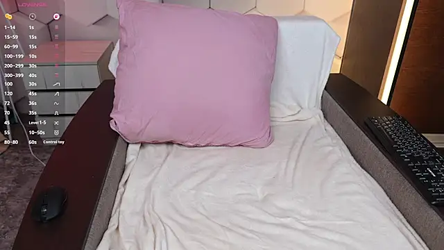 HottieEmma online show from 14, 4, 2026