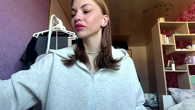 SofiaSmiles online show from 24, 9, 2025