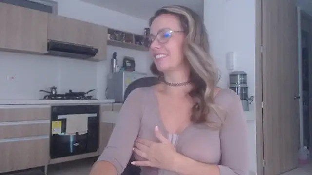 LovePaula online show from 15, 12, 2025