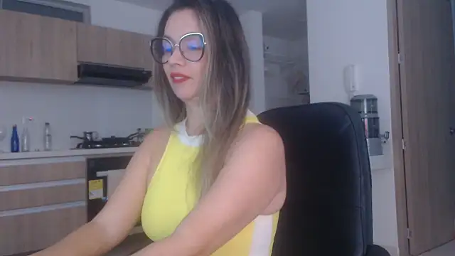 Snapshot of LovePaula chatting on 2, 6, 2026 LovePaula online show from 2, 6, 2026