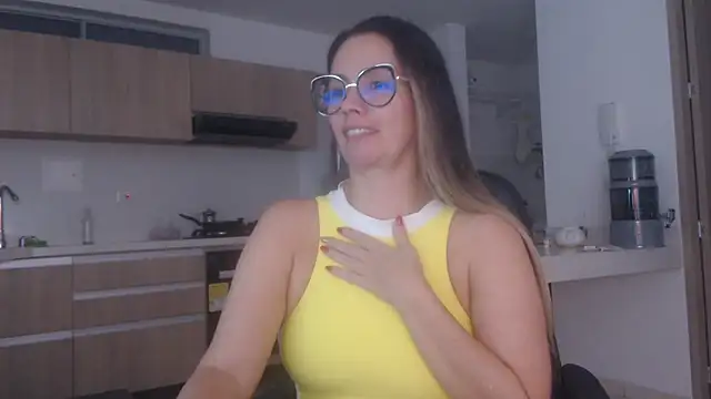 Snapshot of LovePaula chatting on 8, 6, 2026 LovePaula online show from 8, 6, 2026