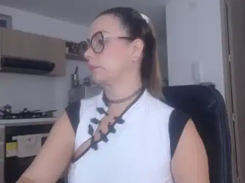 Snapshot of LovePaula chatting on 19, 2, 2025 LovePaula online show from 19, 2, 2025