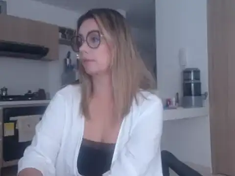 Snapshot of LovePaula chatting on 11, 3, 2025 LovePaula online show from 11, 3, 2025