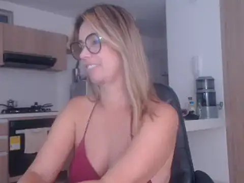 Snapshot of LovePaula chatting on 6, 2, 2025 LovePaula online show from 6, 2, 2025