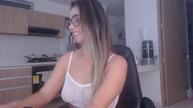 LovePaula online show from 15, 4, 2026