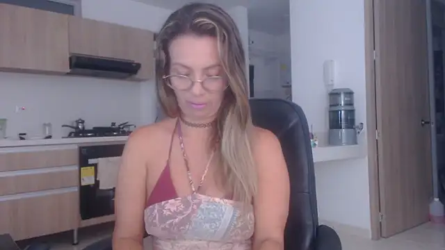 LovePaula online show from 22, 11, 2025