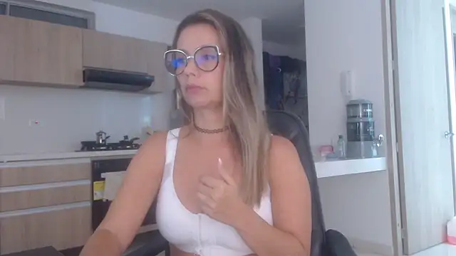 LovePaula online show from 2, 12, 2025