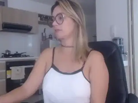 Snapshot of LovePaula chatting on 20, 2, 2025 LovePaula online show from 20, 2, 2025