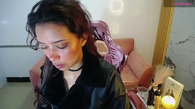 Nilia  ch online show from 25, 9, 2025
