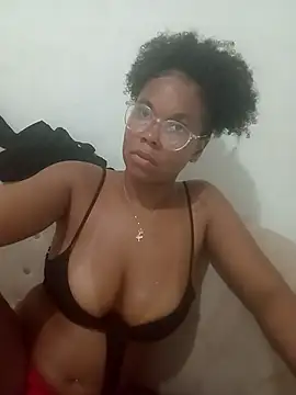 Snapshot of PrettahSantos chatting on 4, 12, 2025 PrettahSantos online show from 4, 12, 2025