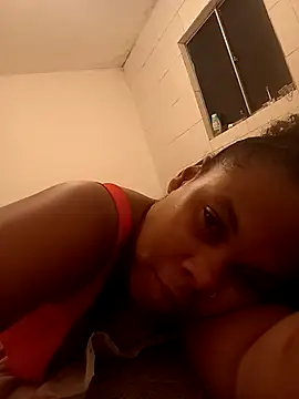 Snapshot of PrettahSantos chatting on 17, 12, 2025 PrettahSantos online show from 17, 12, 2025