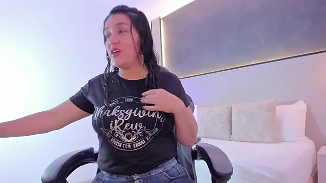 zoee zi online show from 6, 11, 2025