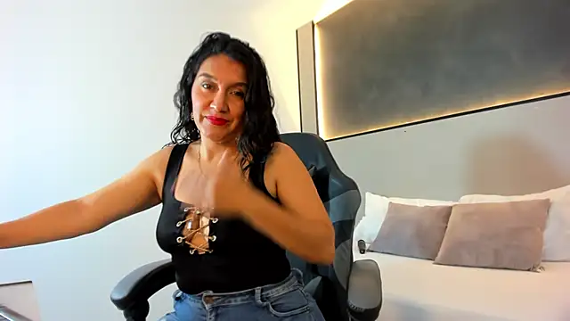 zoee zi online show from 18, 10, 2025