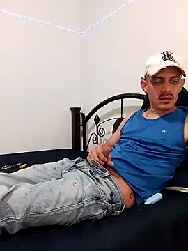 Snapshot of LATINO27CM chatting on 18, 10, 2025 LATINO27CM online show from 18, 10, 2025