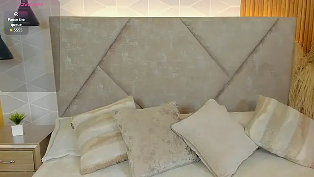 Amber kiss  online show from 18, 4, 2026