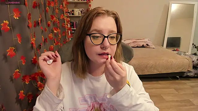 Snapshot of LovelyGirlLisa chatting on 10, 10, 2025 LovelyGirlLisa online show from 10, 10, 2025