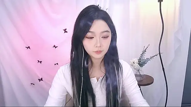 Snapshot of Miao-Maimiao chatting on 23, 11, 2025 Miao-Maimiao online show from 23, 11, 2025