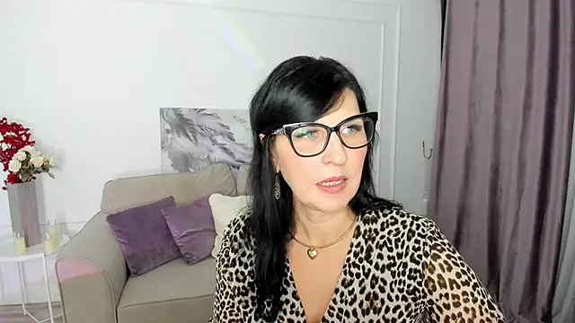 Moon Veloure1 online show from 18, 11, 2025