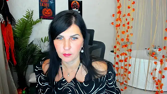 Moon Veloure1 online show from 31, 10, 2025