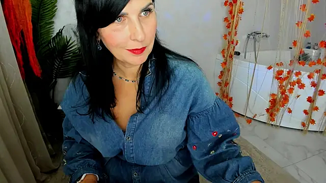 Moon Veloure1 online show from 5, 11, 2025