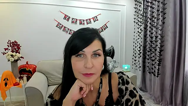 Moon Veloure1 online show from 15, 10, 2025