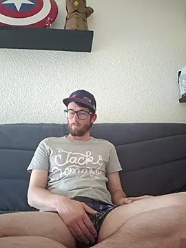 nymphomaniecouple online show from 14, 4, 2026