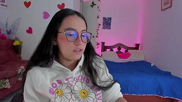 Snapshot of SophieLAmour chatting on 22, 9, 2025 SophieLAmour online show from 22, 9, 2025