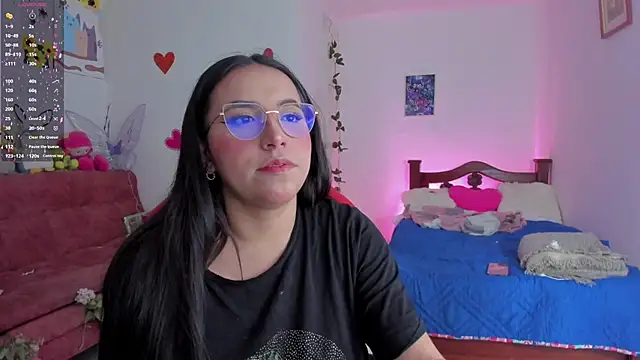 Snapshot of SophieLAmour chatting on 28, 9, 2025 SophieLAmour online show from 28, 9, 2025