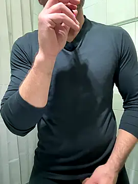 Snapshot of giovan2020 chatting on 22, 12, 2025 giovan2020 online show from 22, 12, 2025