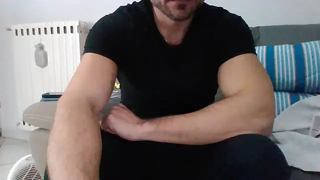 Snapshot of giovan2020 chatting on 30, 11, 2025 giovan2020 online show from 30, 11, 2025