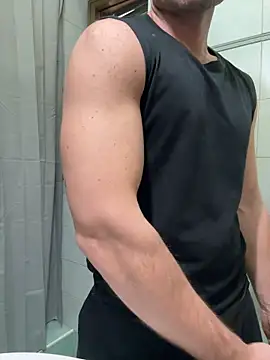 Snapshot of giovan2020 chatting on 17, 12, 2025 giovan2020 online show from 17, 12, 2025