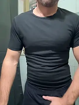 Snapshot of giovan2020 chatting on 9, 11, 2025 giovan2020 online show from 9, 11, 2025