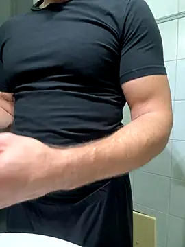 Snapshot of giovan2020 chatting on 17, 11, 2025 giovan2020 online show from 17, 11, 2025