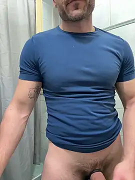 Snapshot of giovan2020 chatting on 3, 3, 2026 giovan2020 online show from 3, 3, 2026