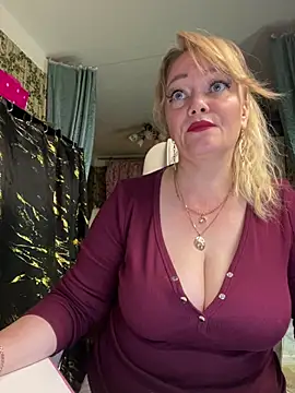 Snapshot of Sweet-blonde chatting on 17, 7, 2026 Sweet-blonde online show from 17, 7, 2026