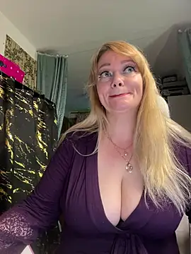 Snapshot of Sweet-blonde chatting on 18, 7, 2026 Sweet-blonde online show from 18, 7, 2026
