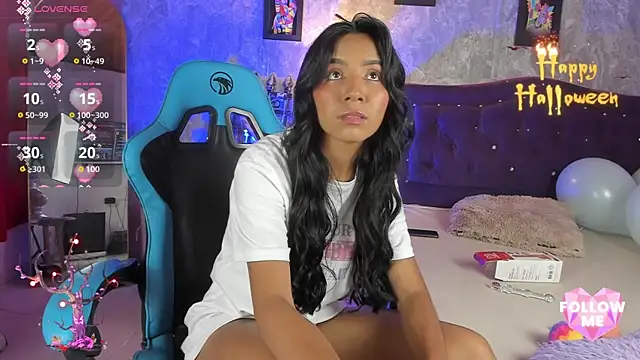 Snapshot of Lauren_smiles chatting on 4, 11, 2025 Lauren smiles online show from 4, 11, 2025