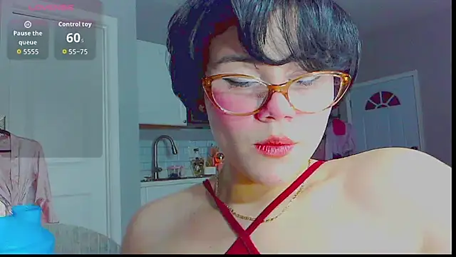 LunaMilav online show from 5, 10, 2025