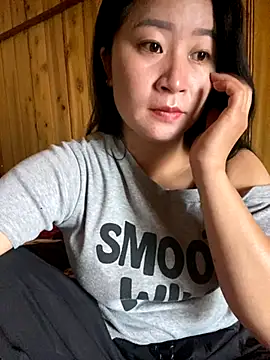 Snapshot of violet-00 chatting on 14, 10, 2025 violet-00 online show from 14, 10, 2025